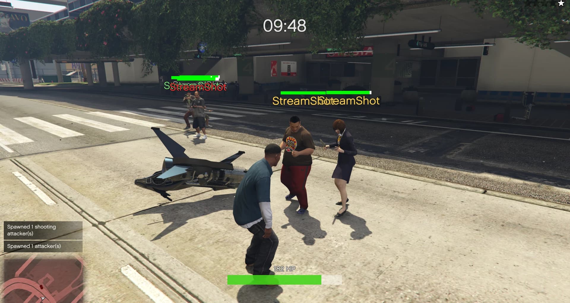 Partita CanUKillMe in GTA V: Legacy con aggressori che compaiono attorno al giocatore.